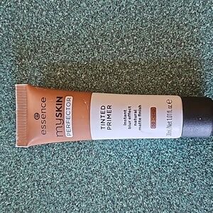 Essence tinted primer Deep
